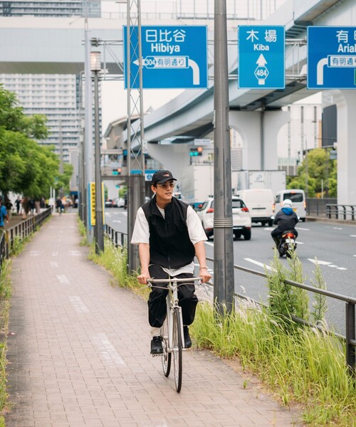 FREAK'S STORE(フリークスストア)の「速乾素材 リラックスフィット リネンライク ジップベスト リネン風 ホームケア(ベスト・メンズ・ブラック/オリーブ/オフホワイト/チャコールグレー・LARGE/SMALL/MEDIUM)」の10枚目の写真