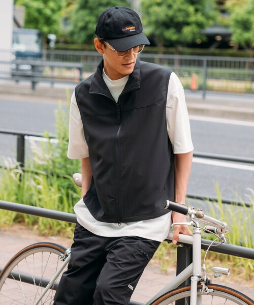 FREAK'S STORE(フリークスストア)の「速乾素材 リラックスフィット リネンライク ジップベスト リネン風 ホームケア(ベスト・メンズ・ブラック/オリーブ/オフホワイト/チャコールグレー・LARGE/SMALL/MEDIUM)」の12枚目の写真