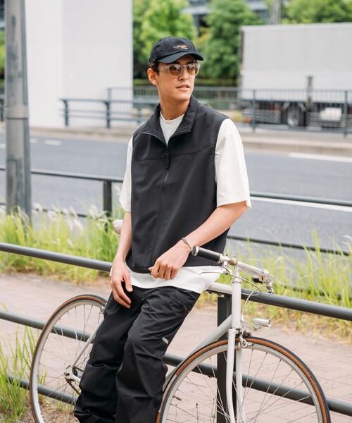 FREAK'S STORE(フリークスストア)の「速乾素材 リラックスフィット リネンライク ジップベスト リネン風 ホームケア(ベスト・メンズ・ブラック/オリーブ/オフホワイト/チャコールグレー・LARGE/SMALL/MEDIUM)」の13枚目の写真