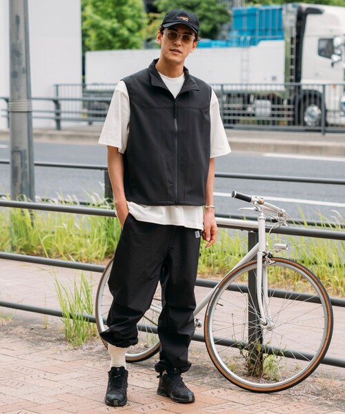 FREAK'S STORE(フリークスストア)の「速乾素材 リラックスフィット リネンライク ジップベスト リネン風 ホームケア(ベスト・メンズ・ブラック/オリーブ/オフホワイト/チャコールグレー・LARGE/SMALL/MEDIUM)」の14枚目の写真