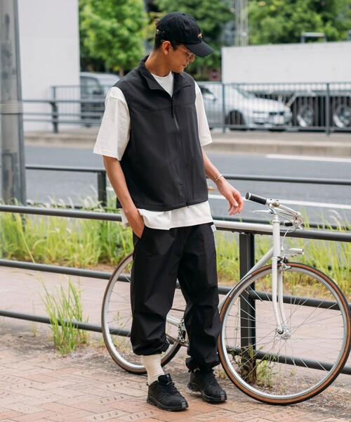 FREAK'S STORE(フリークスストア)の「速乾素材 リラックスフィット リネンライク ジップベスト リネン風 ホームケア(ベスト・メンズ・ブラック/オリーブ/オフホワイト/チャコールグレー・LARGE/SMALL/MEDIUM)」の15枚目の写真