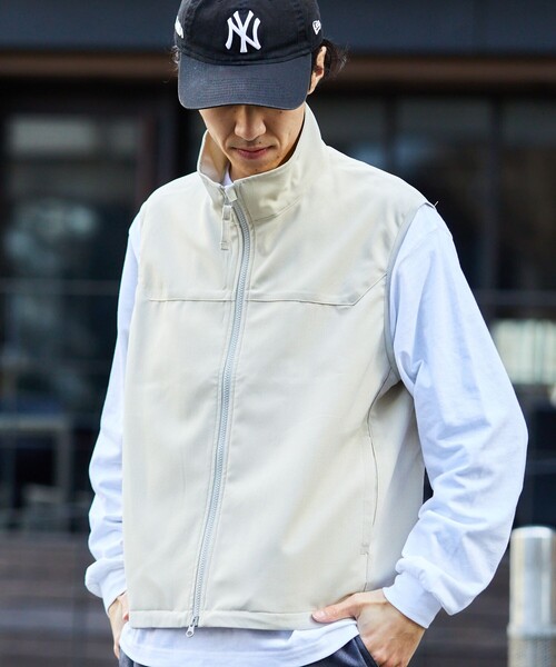 FREAK'S STORE(フリークスストア)の「速乾素材 リラックスフィット リネンライク ジップベスト リネン風 ホームケア(ベスト・メンズ・ブラック/オリーブ/オフホワイト/チャコールグレー・LARGE/SMALL/MEDIUM)」の20枚目の写真