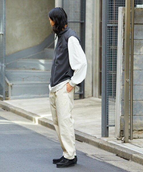 FREAK'S STORE(フリークスストア)の「速乾素材 リラックスフィット リネンライク ジップベスト リネン風 ホームケア(ベスト・メンズ・ブラック/オリーブ/オフホワイト/チャコールグレー・LARGE/SMALL/MEDIUM)」の22枚目の写真