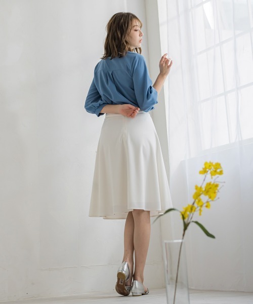 ketty(ケティ)の「パールボタンジョーゼットタックブラウス ≪手洗い可能≫(シャツ/ブラウス・レディース・ベージュ/オフホワイト/ブルー/ブラック・M)」の22枚目の写真