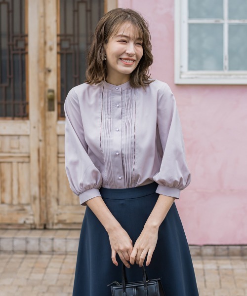 ketty(ケティ)の「パールボタンジョーゼットタックブラウス ≪手洗い可能≫(シャツ/ブラウス・レディース・ベージュ/オフホワイト/ブルー/ブラック・M)」の13枚目の写真