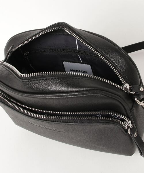 ADAM PATEK(アダムパテック)の「【ADAM PATEK】 shrink leather mini camera bag/レザーミニカメラバッグ(ショルダーバッグ・メンズ・ブラック・FREE)」の4枚目の写真