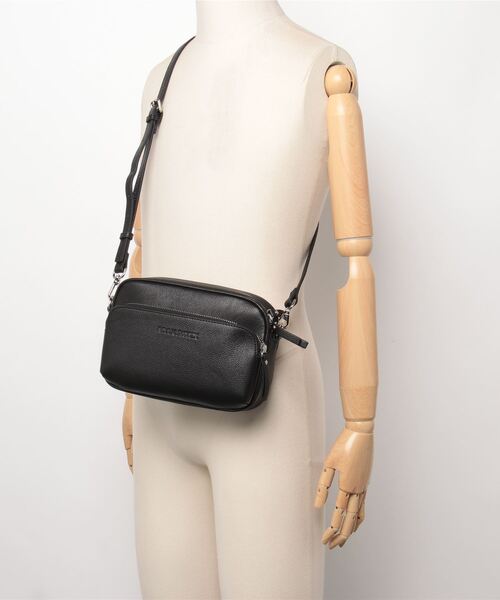 ADAM PATEK(アダムパテック)の「【ADAM PATEK】 shrink leather mini camera bag/レザーミニカメラバッグ(ショルダーバッグ・メンズ・ブラック・FREE)」の5枚目の写真