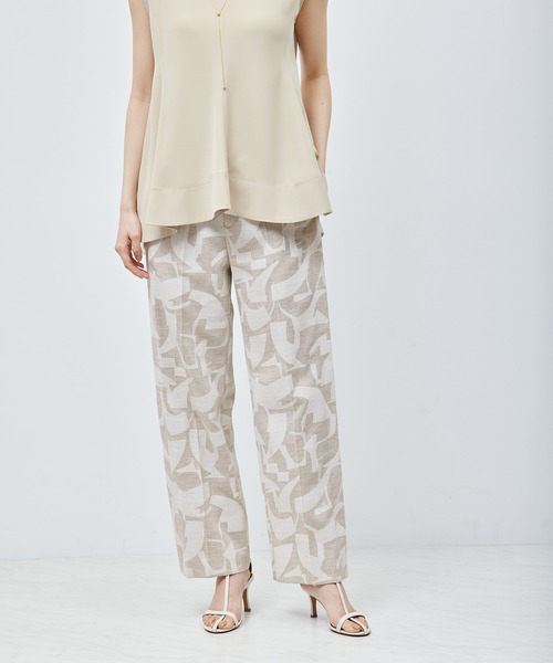 ROPE'（ロペ）の「サイドタックストレートパンツ【メディア掲載】（その他パンツ・レディース・ベージュ/ベージュ系その他・36/38）」の2枚目の写真