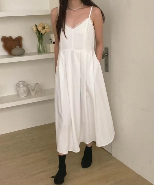 FREE STYLISTS(フリー スタイリスト)の「YUGA_YGMC Vネック キャミソールワンピース(ワンピース・レディース・ブラック/ホワイト・FREE)」の6枚目の写真