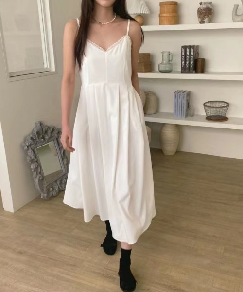 FREE STYLISTS(フリー スタイリスト)の「YUGA_YGMC Vネック キャミソールワンピース(ワンピース・レディース・ブラック/ホワイト・FREE)」の4枚目の写真