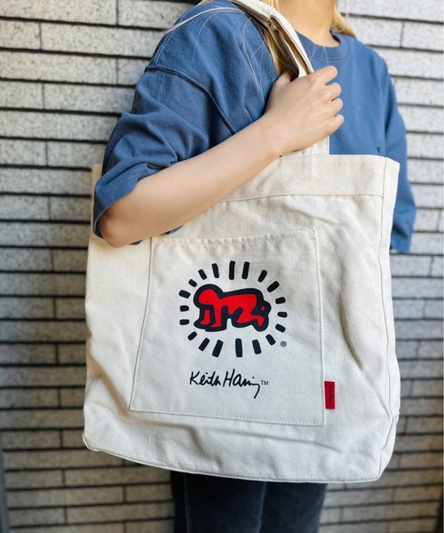 Keith Haring(キース・ヘリング)の「Keith Haring/ / コットンキャンバストート /(トートバッグ・メンズ・ホワイト系その他/ブラック系その他4/ブラック系その他2/ホワイト系その他6/ブラック系その他/ホワイト系その他2/ブラック系その他3/ホワイト系その他4/ブラック系その他5/ホワイト系その他3・ONESIZE)」の4枚目の写真