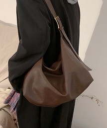 PUレザー大きめショルダーバッグ