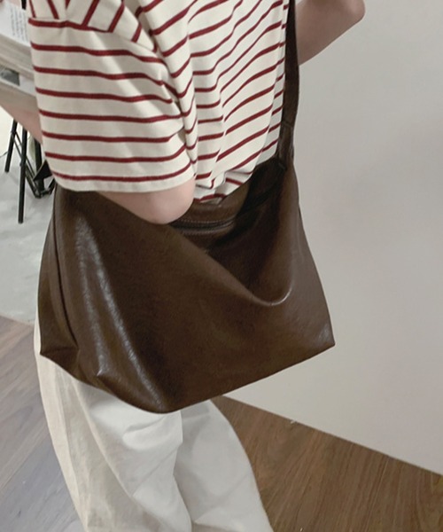 aimoha(アイモハ)の「PUレザー大きめショルダーバッグ(ショルダーバッグ・レディース・ブラック/ベージュ/チョコ/ブラウン・FREE)」の10枚目の写真