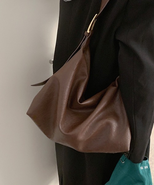 aimoha(アイモハ)の「PUレザー大きめショルダーバッグ(ショルダーバッグ・レディース・ブラック/ベージュ/チョコ/ブラウン・FREE)」の13枚目の写真