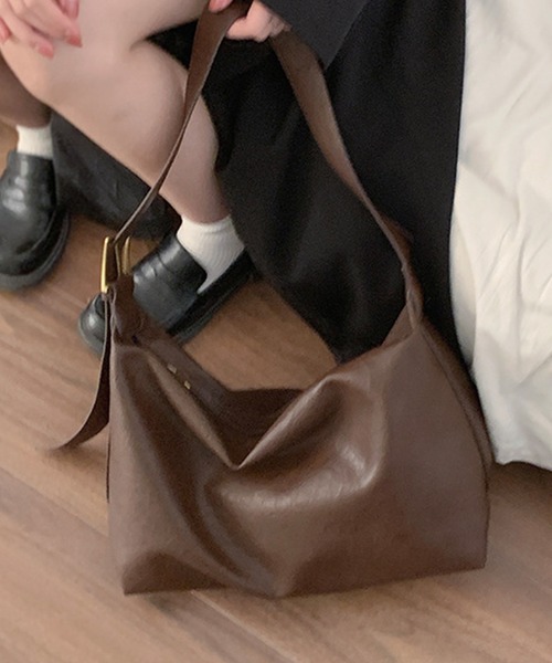 aimoha(アイモハ)の「PUレザー大きめショルダーバッグ(ショルダーバッグ・レディース・ブラック/ベージュ/チョコ/ブラウン・FREE)」の15枚目の写真