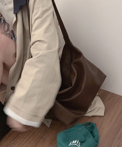 aimoha(アイモハ)の「PUレザー大きめショルダーバッグ(ショルダーバッグ・レディース・ブラック/ベージュ/チョコ/ブラウン・FREE)」の16枚目の写真