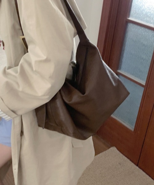 aimoha(アイモハ)の「PUレザー大きめショルダーバッグ(ショルダーバッグ・レディース・ブラック/ベージュ/チョコ/ブラウン・FREE)」の17枚目の写真