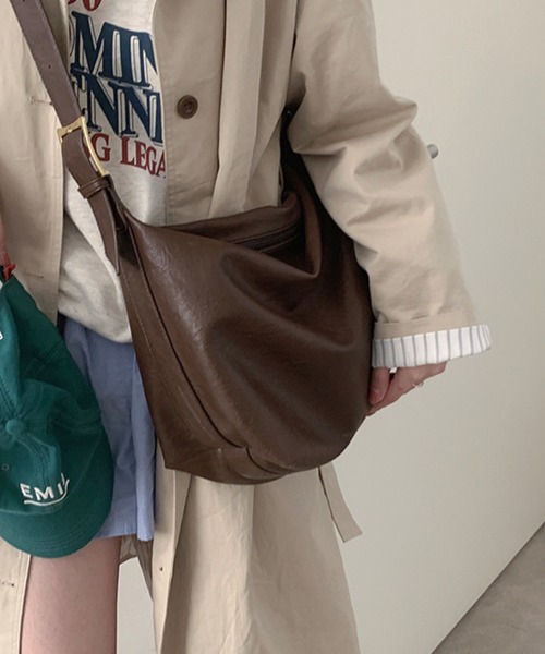 aimoha(アイモハ)の「PUレザー大きめショルダーバッグ(ショルダーバッグ・レディース・ブラック/ベージュ/チョコ/ブラウン・FREE)」の18枚目の写真