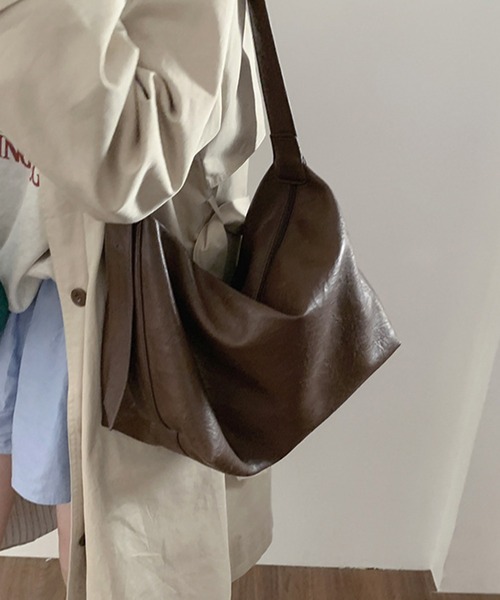 aimoha(アイモハ)の「PUレザー大きめショルダーバッグ(ショルダーバッグ・レディース・ブラック/ベージュ/チョコ/ブラウン・FREE)」の21枚目の写真