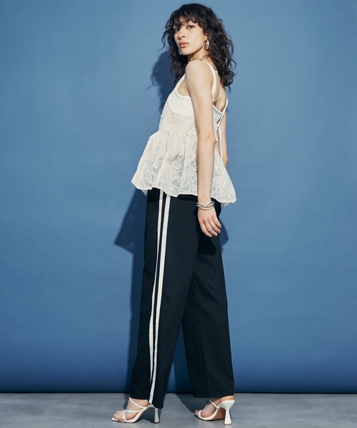 uyu.(ウユ)の「Flower Jacquard Sheer Camisole / フラワージャガードシアーキャミソール【uyu.ウユ】(キャミソール・レディース・ブラック/アイボリー・FREE)」の6枚目の写真