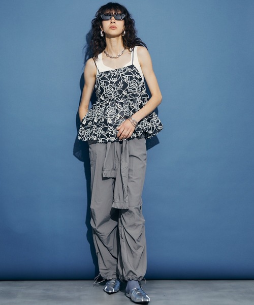 uyu.(ウユ)の「Flower Jacquard Sheer Camisole / フラワージャガードシアーキャミソール【uyu.ウユ】(キャミソール・レディース・ブラック/アイボリー・FREE)」の10枚目の写真
