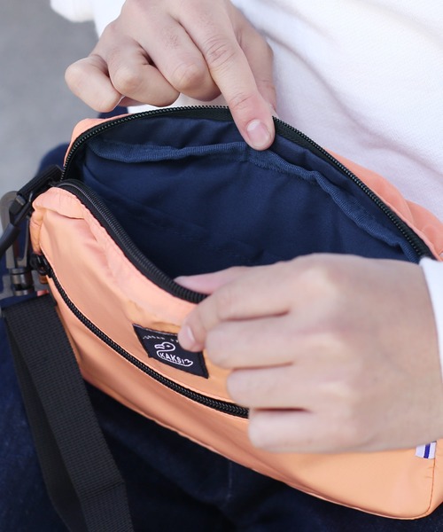 sankyo shokai（サンキョウショウカイ）の「[KAKSI] ショルダーバッグ 軽量 折りたたみ トート付き（ショルダーバッグ・レディース・サーモンピンク/ライトグレー/ライトベージュ/ブラック/カーキ・FREE）」の18枚目の写真