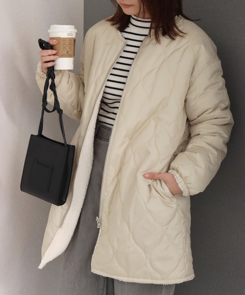 libelle more（リベル モア）の「中綿キルト×裏ボアリバーシブルコート（ノーカラーコート・レディース・ネイビー/アイボリー/グレイッシュベージュ/カーキ/ブラック・M/L）」の4枚目の写真