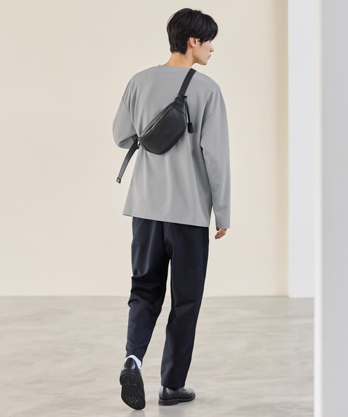 ESSENTIALS WARDROBE(エッセンシャルワードローブ)の「合成皮革ミニボディバッグキーチャーム付き(ボディバッグ/ウエストポーチ・メンズ・ブラック・FREE)」の22枚目の写真