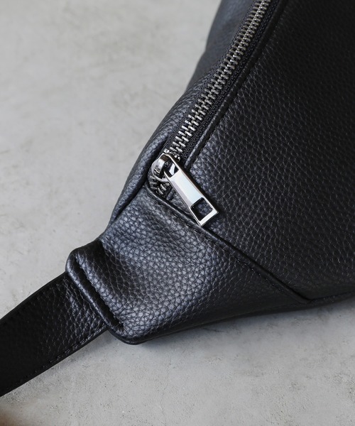 マリークワント ブラック ボディバッグ 合成皮革 マリークワント