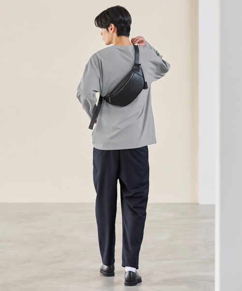 ESSENTIALS WARDROBE(エッセンシャルワードローブ)の「合成皮革ミニボディバッグキーチャーム付き(ボディバッグ/ウエストポーチ・メンズ・ブラック・FREE)」の20枚目の写真