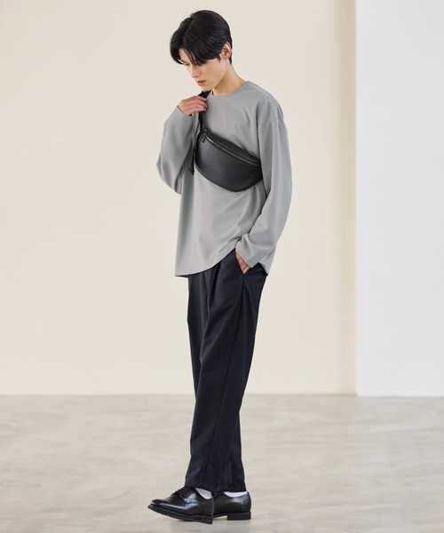 ESSENTIALS WARDROBE(エッセンシャルワードローブ)の「合成皮革ミニボディバッグキーチャーム付き(ボディバッグ/ウエストポーチ・メンズ・ブラック・FREE)」の21枚目の写真