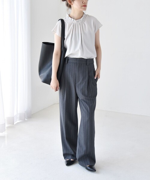 quaranciel(カランシエル)の「quaranciel:〈手洗い可能〉フレンチスリーブ フリル ハイネック ブラウス(シャツ/ブラウス・レディース・ライトグレー/ネイビー・ONE SIZE)」の3枚目の写真