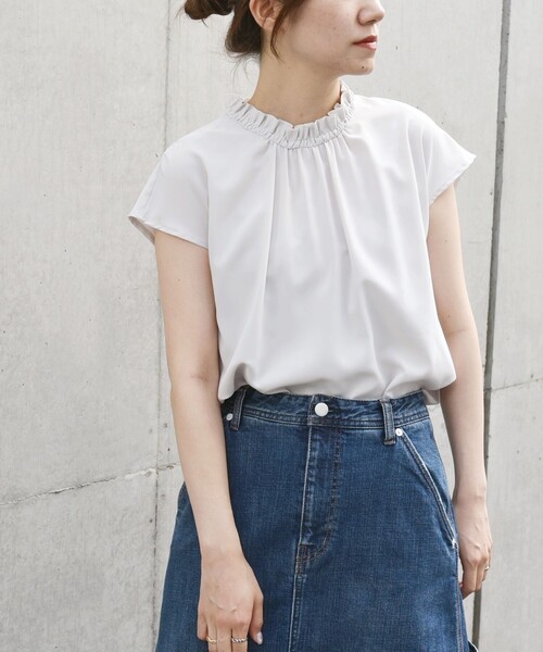 quaranciel(カランシエル)の「quaranciel:〈手洗い可能〉フレンチスリーブ フリル ハイネック ブラウス(シャツ/ブラウス・レディース・ライトグレー/ネイビー・ONE SIZE)」の6枚目の写真