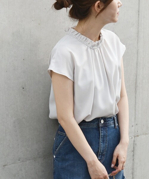 quaranciel(カランシエル)の「quaranciel:〈手洗い可能〉フレンチスリーブ フリル ハイネック ブラウス(シャツ/ブラウス・レディース・ライトグレー/ネイビー・ONE SIZE)」の7枚目の写真
