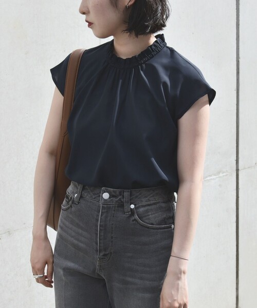 quaranciel(カランシエル)の「quaranciel:〈手洗い可能〉フレンチスリーブ フリル ハイネック ブラウス(シャツ/ブラウス・レディース・ライトグレー/ネイビー・ONE SIZE)」の13枚目の写真