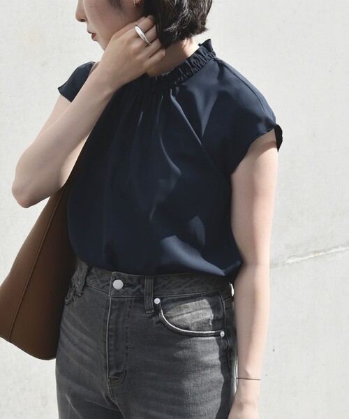 quaranciel(カランシエル)の「quaranciel:〈手洗い可能〉フレンチスリーブ フリル ハイネック ブラウス(シャツ/ブラウス・レディース・ライトグレー/ネイビー・ONE SIZE)」の14枚目の写真