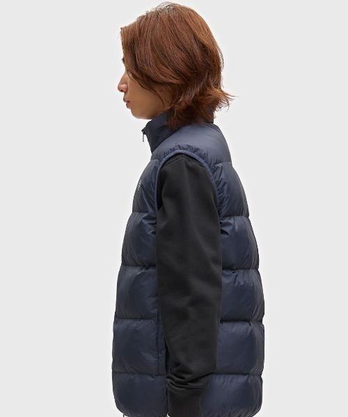 FRED PERRY（フレッドペリー）の「Insulated Gilet／インサレーテッド中綿ベスト（ダウンベスト・メンズ・ブラック/オートミール/ダークカーキ/ブラウン/ダークブルー/ブラック系その他・S/M/L）」の17枚目の写真