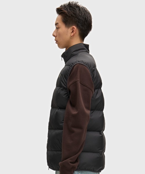 FRED PERRY（フレッドペリー）の「Insulated Gilet／インサレーテッド中綿ベスト（ダウンベスト・メンズ・ブラック/オートミール/ダークカーキ/ブラウン/ダークブルー/ブラック系その他・S/M/L）」の20枚目の写真