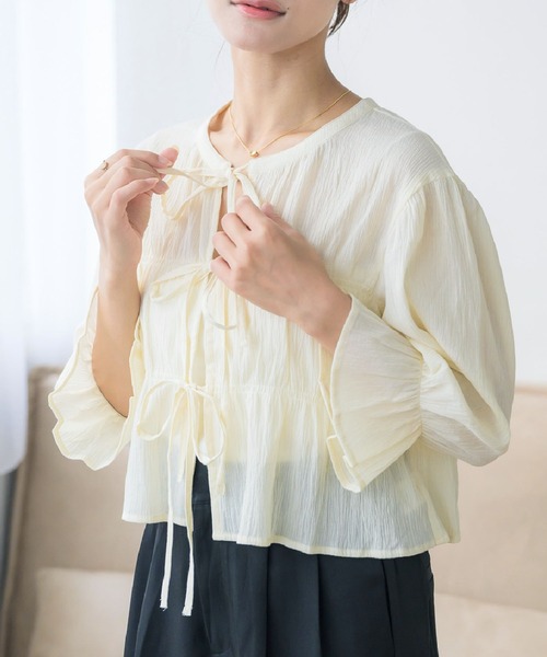 RETRO GIRL(レトロガール)の「シャーリングリボンBL(シャツ/ブラウス・レディース・ブラック/ナチュラル/ブルー/オレンジ・FREE)」の2枚目の写真