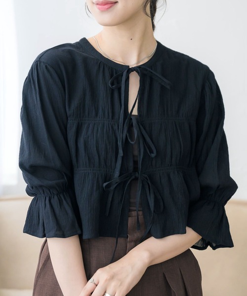 RETRO GIRL(レトロガール)の「シャーリングリボンBL(シャツ/ブラウス・レディース・ブラック/ナチュラル/ブルー/オレンジ・FREE)」の1枚目の写真