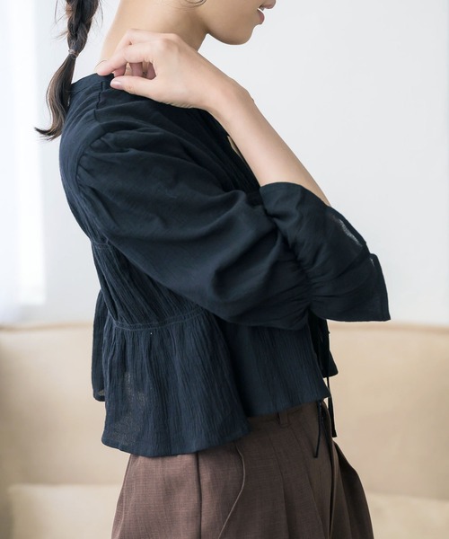 RETRO GIRL(レトロガール)の「シャーリングリボンBL(シャツ/ブラウス・レディース・ブラック/ナチュラル/ブルー/オレンジ・FREE)」の22枚目の写真