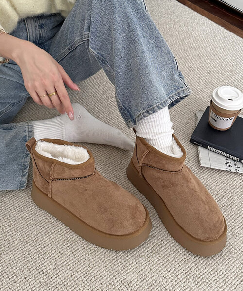 DISCOAT（ディスコート）の「【秋冬の足元をオシャレに♪】フェイクムートンブーツ《WEB限定カラーあり》（ブーツ・レディース・ブラック/キャメル/グレー・SMALL/MEDIUM/LARGE/X-LARGE）」の3枚目の写真