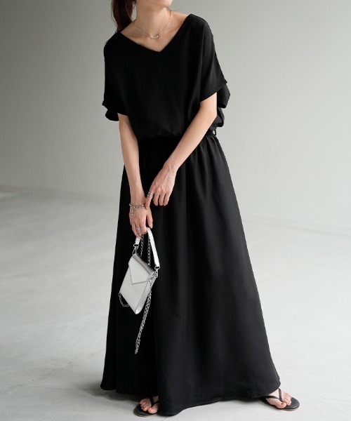 HUG.U(ハグユー)の「マキシ丈ワンピース<選べる2丈>(ワンピース・レディース・ベージュ/ネイビー/ライトグレー/グリーン/グレイッシュブルー/ブラック・M(レギュラー丈)/M(トール丈)/L(レギュラー丈)/L(トール丈))」の2枚目の写真