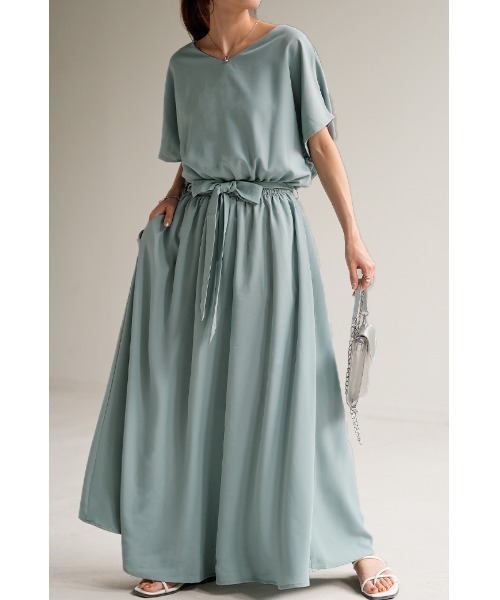 HUG.U(ハグユー)の「マキシ丈ワンピース<選べる2丈>(ワンピース・レディース・ベージュ/ネイビー/ライトグレー/グリーン/グレイッシュブルー/ブラック・M(レギュラー丈)/M(トール丈)/L(レギュラー丈)/L(トール丈))」の16枚目の写真