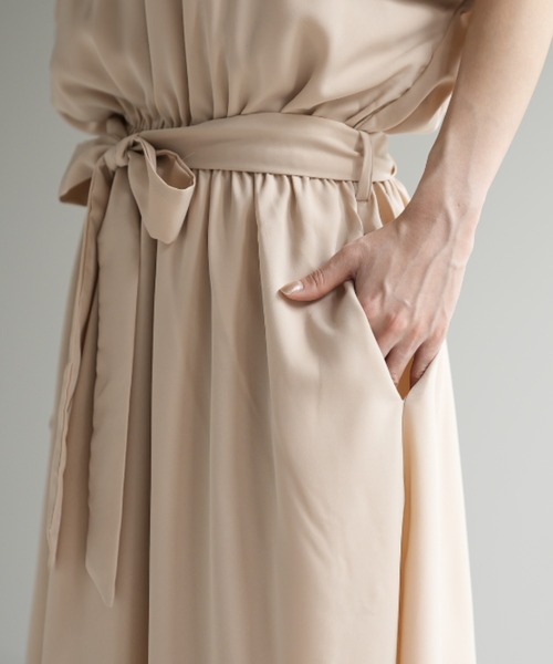 HUG.U(ハグユー)の「マキシ丈ワンピース<選べる2丈>(ワンピース・レディース・ベージュ/ネイビー/ライトグレー/グリーン/グレイッシュブルー/ブラック・M(レギュラー丈)/M(トール丈)/L(レギュラー丈)/L(トール丈))」の11枚目の写真