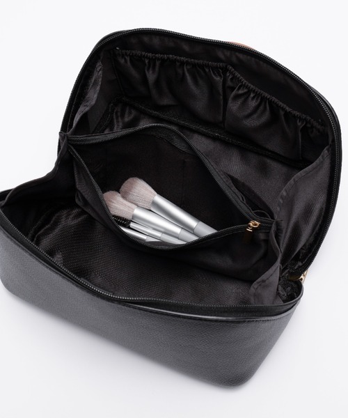 キヨ　黒い合成皮革ポーチ 金具ロゴ付き キヨ 黒い合成皮革ポーチ 金具ロゴ付き キヨ 黒い合成皮革ポーチ 金具