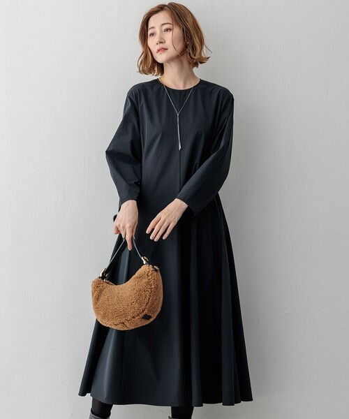 23区 L(ニジュウサンクオオキイサイズ)の「【洗える】ストレッチタイプライター ワンピース(ワンピース・レディース・イエロー系/グレー系/ブラック系・44/46/48/50)」の2枚目の写真