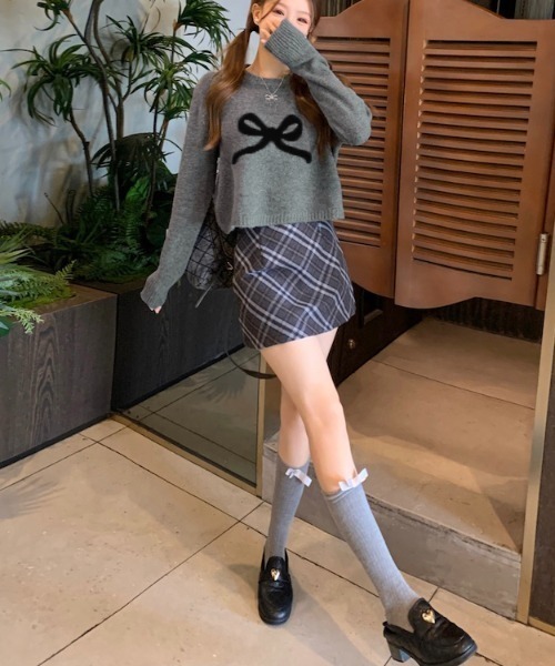 GEMEDA(ジェメダ)の「配色リボンショートニットトップス(ニット/セーター・レディース・ブラック/グレー・M)」の17枚目の写真