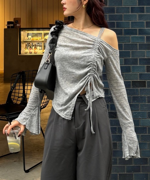 efill(エフィル)の「ワンオフショルダー ギャザー リボン 長袖Tシャツ / カットソー(Tシャツ/カットソー・レディース・ブラック/グレー・FREE)」の7枚目の写真