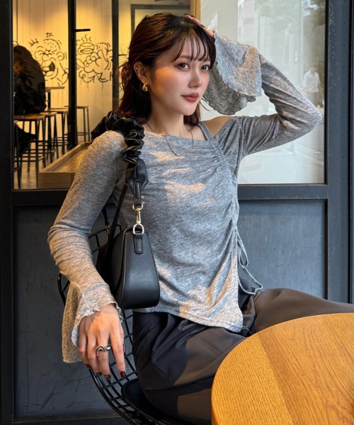 efill(エフィル)の「ワンオフショルダー ギャザー リボン 長袖Tシャツ / カットソー(Tシャツ/カットソー・レディース・ブラック/グレー・FREE)」の10枚目の写真